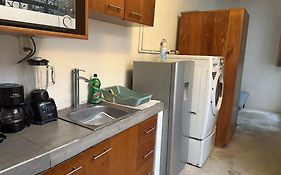 Casita De La 12 5 Min A Centro Campeche Ideal Para 2 O 3 Personas Cocina Con Estufa De Induccion, Microondas Y Refrigerador